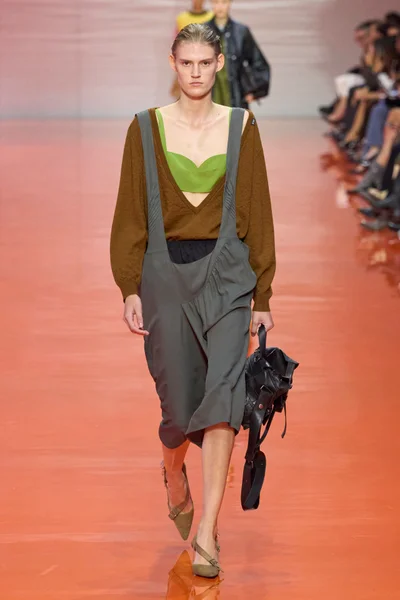 Look 15